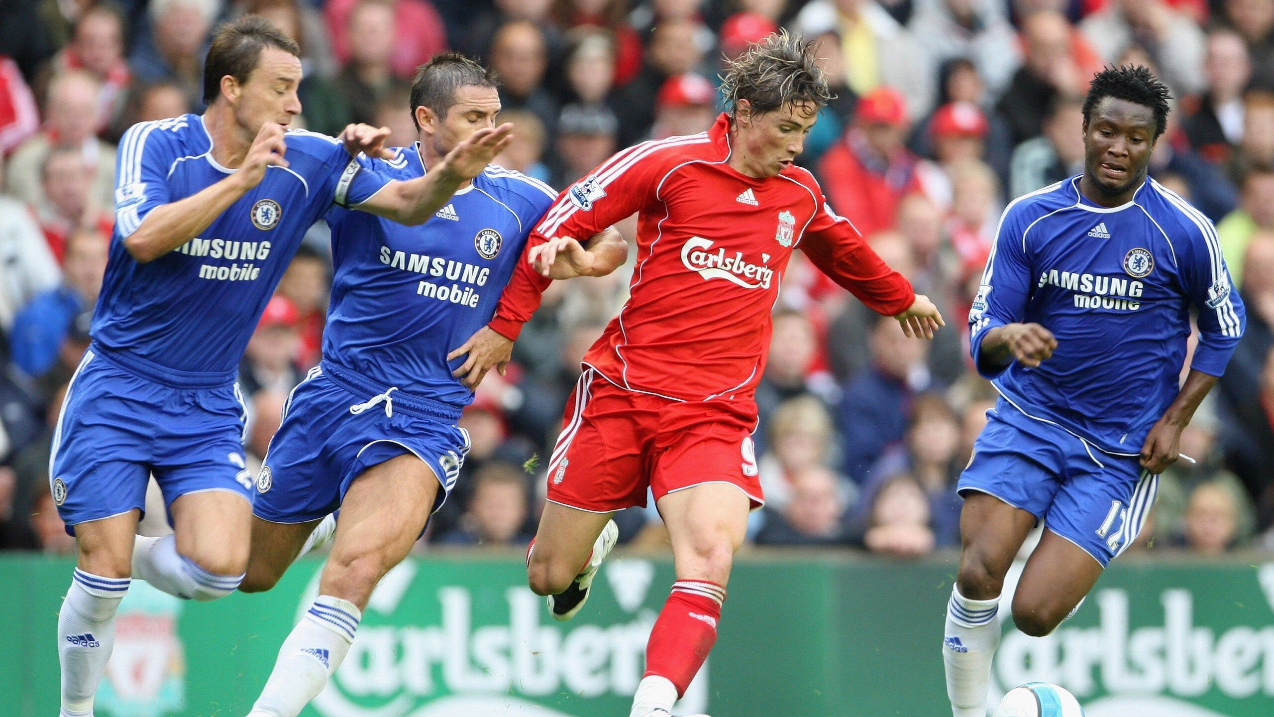 土耳其鏖战巴黎,奥斯梅恩在西甲国家德比接管比赛,一场跨越时空的足球权力游戏